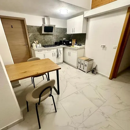 Hirsch Πανσιόν 3*